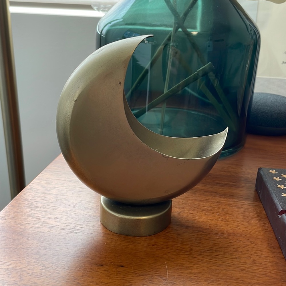 Moon crescent airplant holder